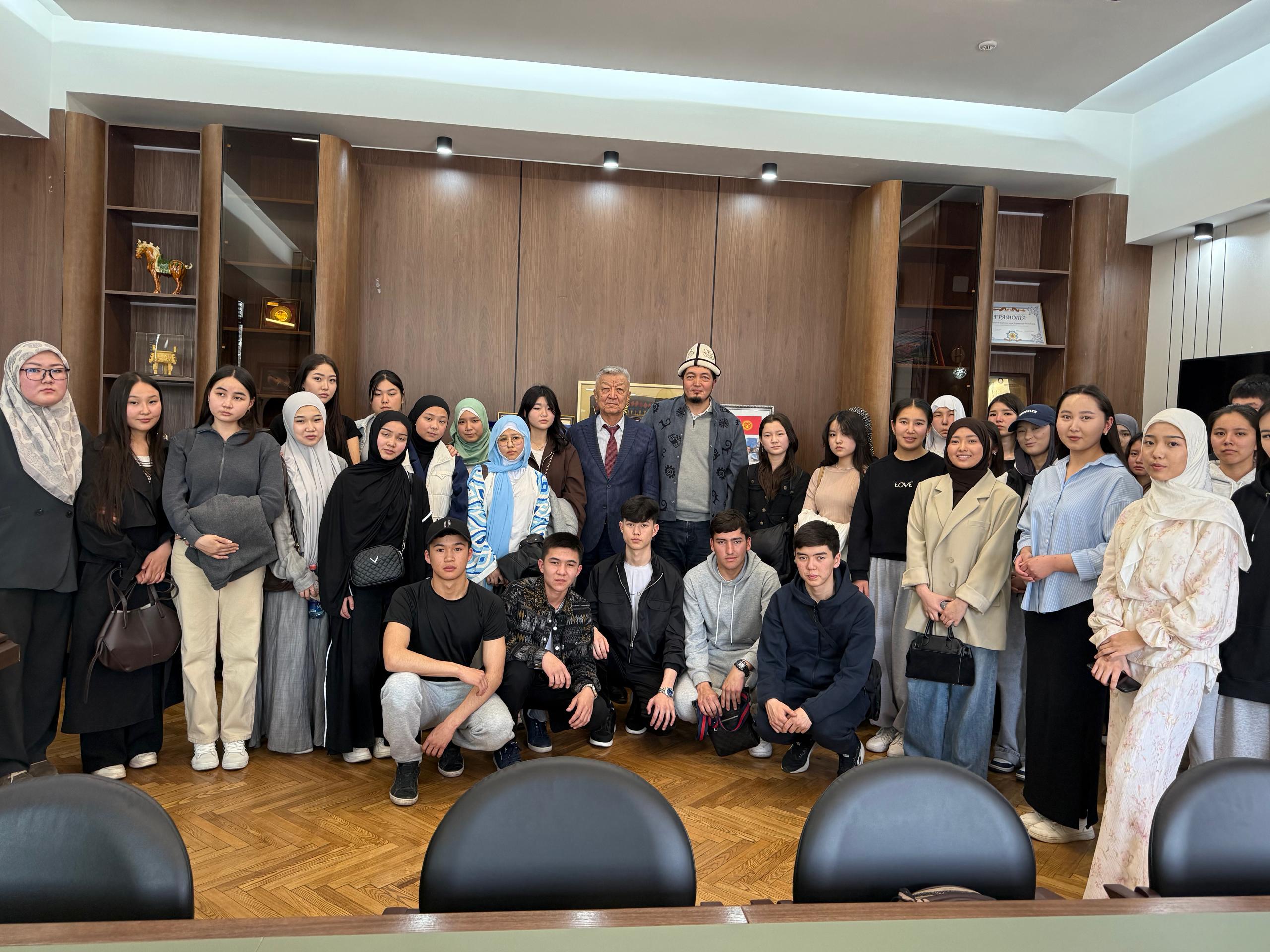 СТУДЕНТТЕР ИЛИМДЕР АКАДЕМИЯСЫНДА 